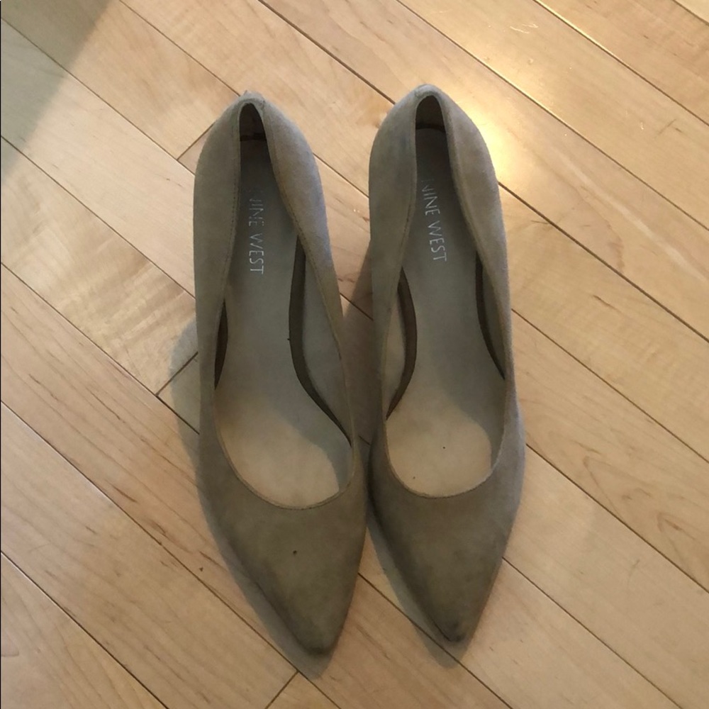 Beige suede pointed toe heels